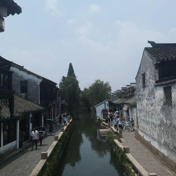 浪漫衣裙